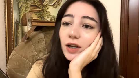 Snapshot of leahduran chatting on 10/17/25, 02:37 Amity online show from 10/17/25, 02:37