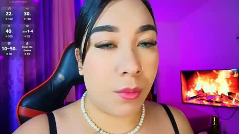 Snapshot of leahtemptation chatting on 10/24/25, 10:33 leah online show from 10/24/25, 10:33