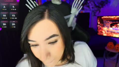 Snapshot of leahtemptation chatting on 10/29/25, 07:21 leah online show from 10/29/25, 07:21