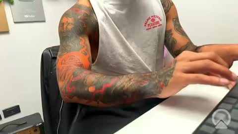 Snapshot of leanfoxink chatting on 10/28/25, 05:04 leanfoxink online show from 10/28/25, 05:04