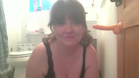 Snapshot of learayne chatting on 10/20/25, 12:44 Lea online show from 10/20/25, 12:44