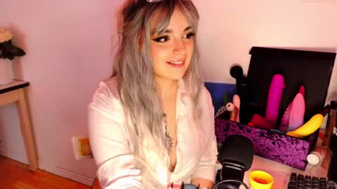 Lea Ray Pie online show from 12/17/24, 05:47