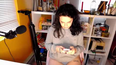 Lea Ray Pie online show from 03/08/25, 09:40