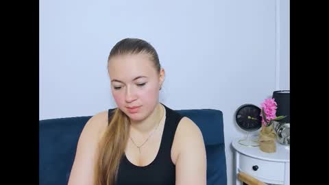 Lea online show from 10/21/25, 04:08