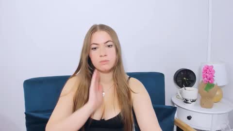 Lea online show from 11/07/25, 02:17