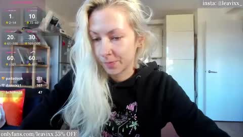 LeaVixx online show from 10/25/25, 02:02