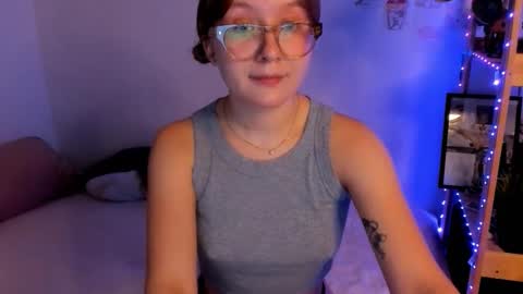 Snapshot of leazy_peasy chatting on 10/19/25, 06:58 Ellie online show from 10/19/25, 06:58
