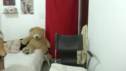 Snapshot of leche2023 chatting on 10/21/25, 05:57 My love online show from 10/21/25, 05:57