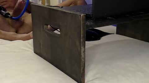 Lee Cox online show from 10/24/25, 08:33