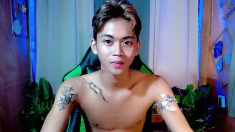 leemoreno18 online show from 11/13/25, 08:13