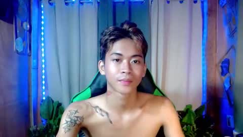 leemoreno18 online show from 11/15/25, 11:18