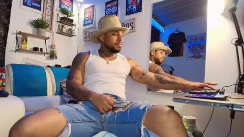 leenar_key online show from 10/18/25, 01:23