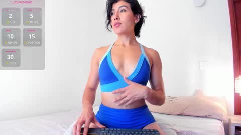 Snapshot of leethompson_ chatting on 11/27/25, 04:09 Leet online show from 11/27/25, 04:09