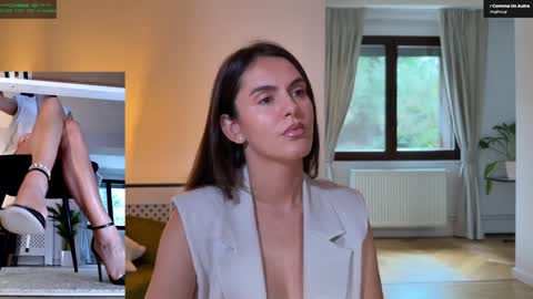 Snapshot of legswattitude chatting on 10/06/25, 08:01 Elle online show from 10/06/25, 08:01