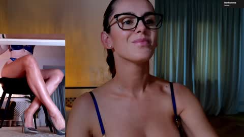 Snapshot of legswattitude chatting on 10/19/25, 02:29 Elle online show from 10/19/25, 02:29