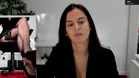 Snapshot of legswattitude chatting on 10/21/25, 06:03 Elle online show from 10/21/25, 06:03