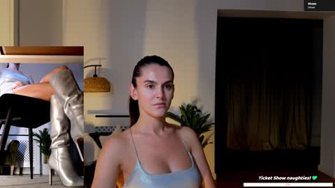 Snapshot of legswattitude chatting on 10/25/25, 03:40 Elle online show from 10/25/25, 03:40