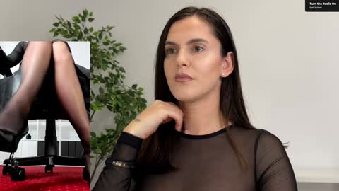 Snapshot of legswattitude chatting on 10/28/25, 11:36 Elle online show from 10/28/25, 11:36