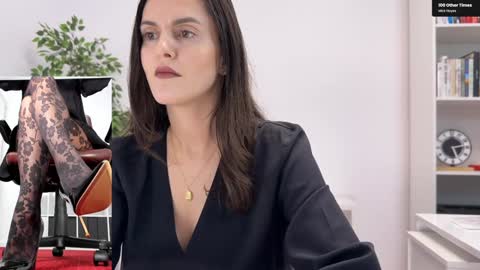 Snapshot of legswattitude chatting on 11/11/25, 03:23 Elle online show from 11/11/25, 03:23