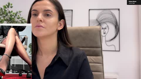 Snapshot of legswattitude chatting on 11/18/25, 07:57 Elle online show from 11/18/25, 07:57