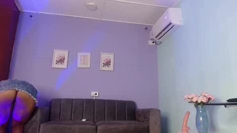 Snapshot of leidy_valencia chatting on 09/18/25, 01:46 leidy_valencia online show from 09/18/25, 01:46