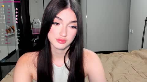 Snapshot of leila_4ever chatting on 12/05/24, 04:44 Leila online show from 12/05/24, 04:44