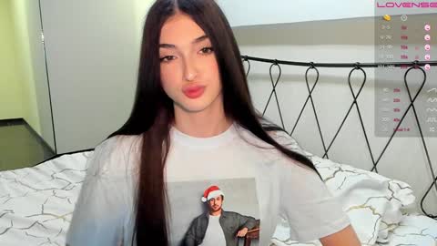 Snapshot of leila_4ever chatting on 01/27/25, 11:22 Leila online show from 01/27/25, 11:22