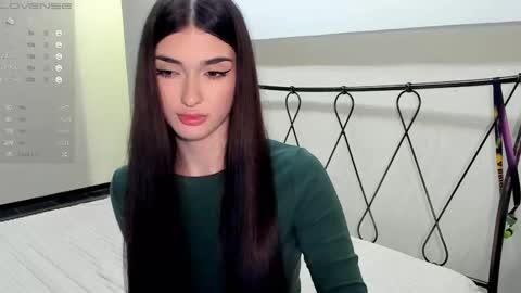 Snapshot of leila_4ever chatting on 02/13/25, 06:05 Leila online show from 02/13/25, 06:05