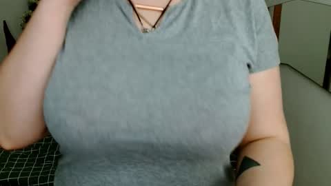 Snapshot of leila_beayte_ chatting on 01/16/25, 08:00 Leila online show from 01/16/25, 08:00