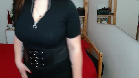 Snapshot of leila_beayte_ chatting on 02/01/25, 01:51 Leila online show from 02/01/25, 01:51