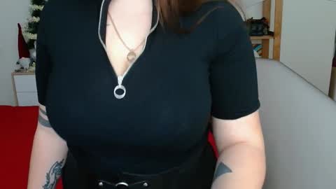 Snapshot of leila_beayte_ chatting on 02/05/25, 12:38 Leila online show from 02/05/25, 12:38