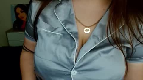 Snapshot of leila_beayte_ chatting on 09/10/25, 04:56 Leila online show from 09/10/25, 04:56