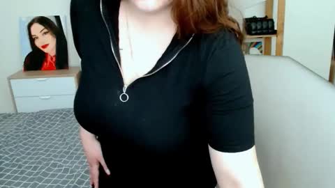 Snapshot of leila_beayte_ chatting on 10/28/25, 05:37 Leila online show from 10/28/25, 05:37