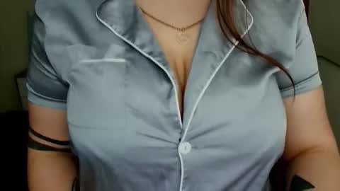 Snapshot of leila_beayte_ chatting on 11/12/25, 09:53 Leila online show from 11/12/25, 09:53