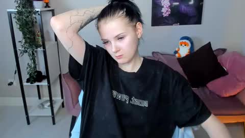 Leila online show from 11/22/25, 05:56