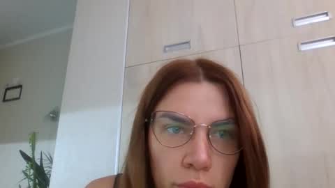 Snapshot of lena6122000 chatting on 10/01/25, 10:54 lena6122000 online show from 10/01/25, 10:54