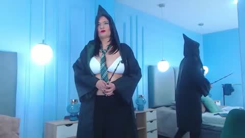 lenacorbet online show from 10/31/25, 08:10