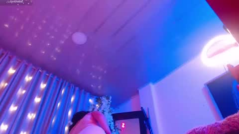 Lenna Kang online show from 01/19/25, 05:05