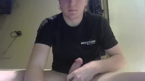 Snapshot of lenewton2004 chatting on 02/05/25, 10:44 lenewton2004 online show from 02/05/25, 10:44