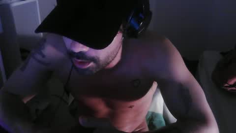 Snapshot of leo1991lol chatting on 01/01/25, 07:10 leo1991lol online show from 01/01/25, 07:10