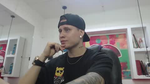 Snapshot of leo_cumming01 chatting on 02/09/25, 01:35 Yesid online show from 02/09/25, 01:35