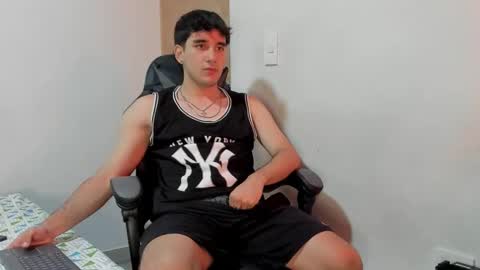 Snapshot of leo_jones389 chatting on 12/06/24, 11:47 Leo Jones online show from 12/06/24, 11:47