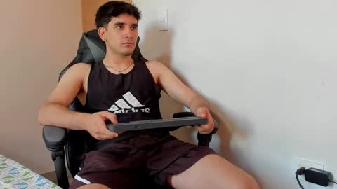 Snapshot of leo_jones389 chatting on 12/18/24, 05:31 Leo Jones online show from 12/18/24, 05:31