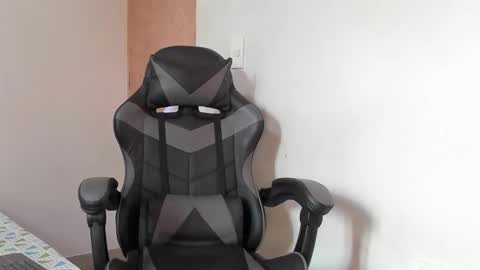 Snapshot of leo_jones389 chatting on 12/26/24, 03:31 Leo Jones online show from 12/26/24, 03:31