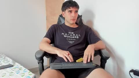 Snapshot of leo_jones389 chatting on 01/02/25, 06:34 Leo Jones online show from 01/02/25, 06:34