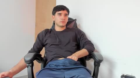 Snapshot of leo_jones389 chatting on 02/04/25, 09:20 Leo Jones online show from 02/04/25, 09:20