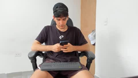 Snapshot of leo_jones389 chatting on 03/01/25, 09:04 Leo Jones online show from 03/01/25, 09:04