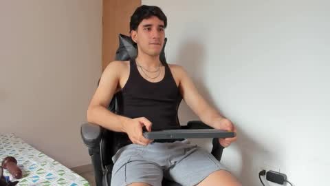 Snapshot of leo_jones389 chatting on 03/05/25, 04:24 Leo Jones online show from 03/05/25, 04:24