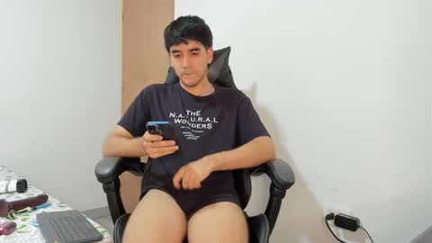 Snapshot of leo_jones389 chatting on 03/05/25, 10:32 Leo Jones online show from 03/05/25, 10:32