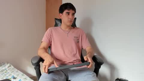 Snapshot of leo_jones389 chatting on 03/07/25, 09:06 Leo Jones online show from 03/07/25, 09:06